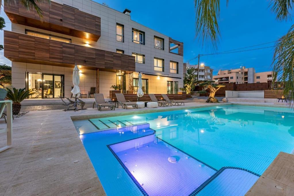 شقة Luxury Casa Con Piscina, Wifi, 150M Dal Mare ميامي بلاتجا المظهر الخارجي الصورة